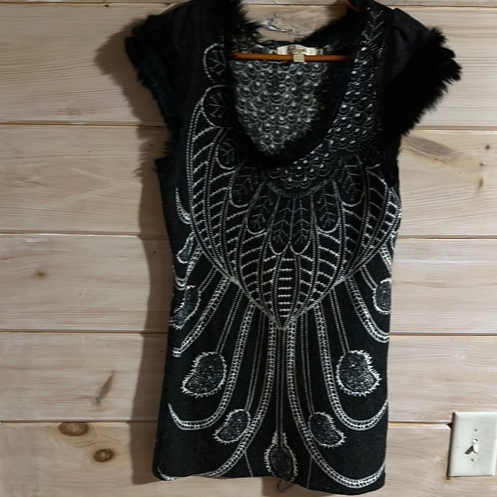 Aryeh Black and white fur trimmedTop